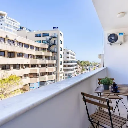 Apartment Oracle 2-bedroom In Larnaka